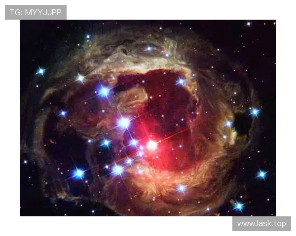 新10号强烈爆发展现宇宙奇观图